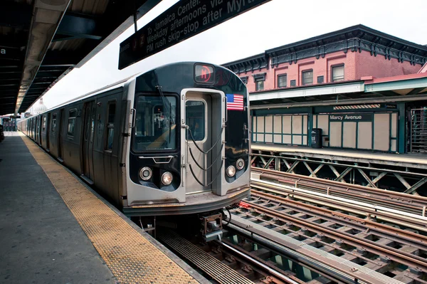 New Yorks tunnelbana posterar av marcy avenue, brooklyn — Stockfoto