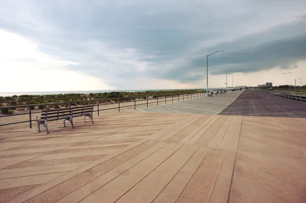 Coastline esplanade at Far Rockaway Beach. New York City — Stock Photo, Image
