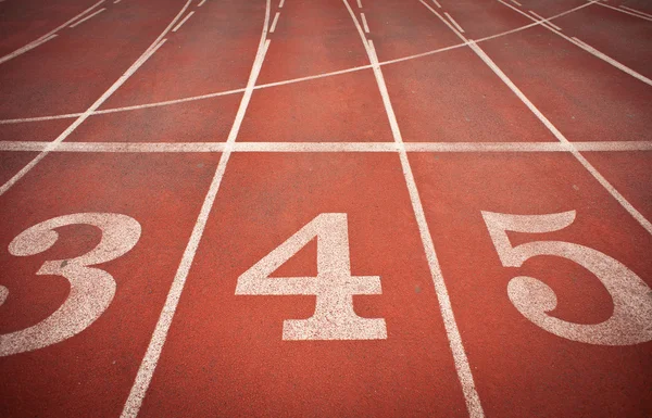 Čísla 3, 4 a 5 na běžecké trati. perspektivní zobrazení — Stock fotografie