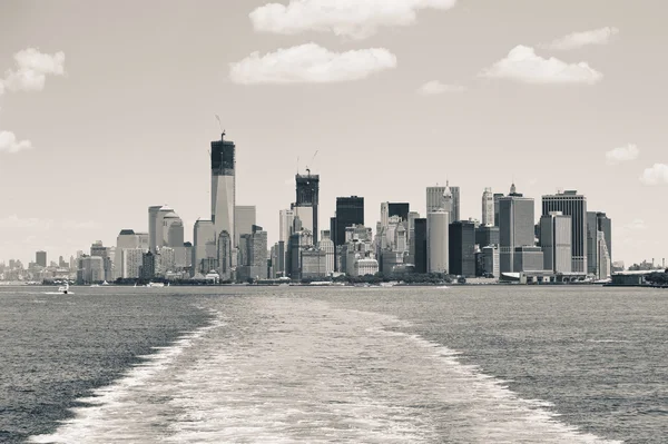 Skyline Lower Manhattan desde Staten Island Ferry boat, Nueva York — Foto de Stock