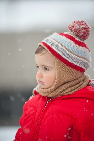 Ritratto di bambino nella neve — Foto Stock