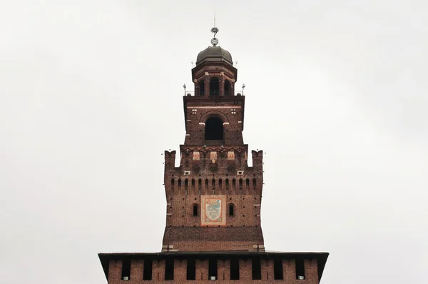 Torre del Castillo de Sforzesco en Milán, Italia — Foto de Stock