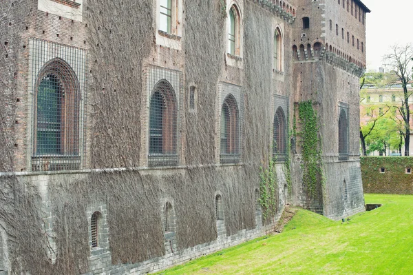 Vista exterior del Castillo de Sforza en Milán, Italia — Foto de Stock