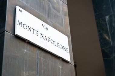 via monte napoleone imzalamak, ünlü sokak moda ve lüks için