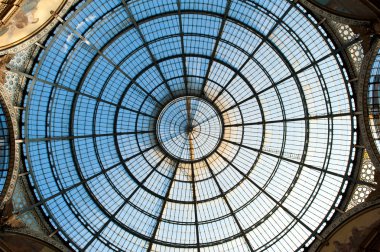 galleria vittorio emanuele II Galerisi alışveriş bir cam kubbe. Milano, İtalya