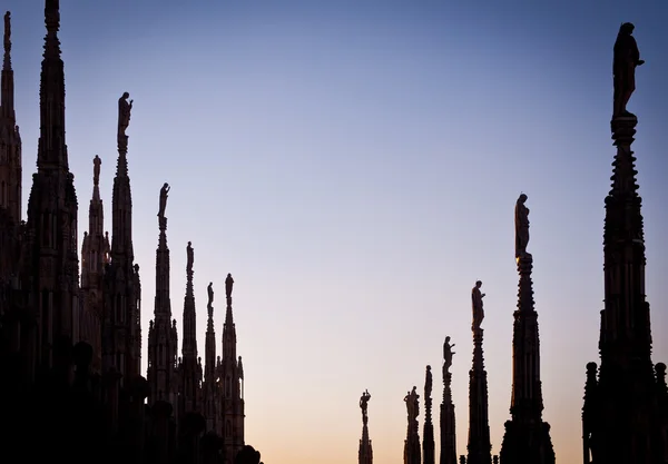 Catedral gótica de Milán al atardecer. Italia — Foto de Stock