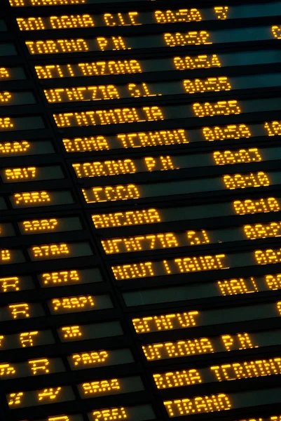 Arrival and departure board at Central railway station in Milan — Stock Photo, Image