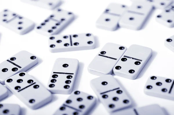 Dominos em fundo branco — Fotografia de Stock