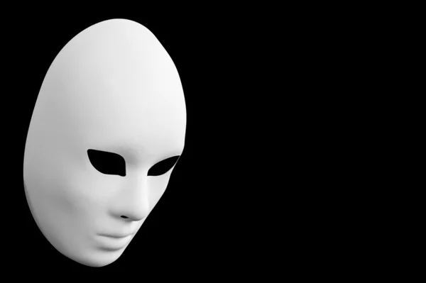 Białe maski weneckie. czarne tło — Zdjęcie stockowe