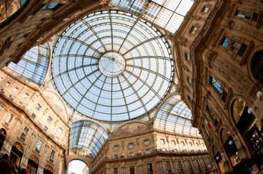 galleria vittorio emanuele II Galerisi alışveriş bir cam kubbe. Milano, İtalya