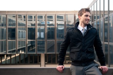 arka bina ile zarif delikanlı portre