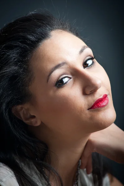 Beautiful woman portrait against dark background — Stock Photo, Image