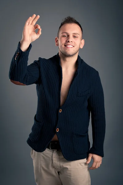 Happy casual man ok sign over grey background — Stock Photo, Image