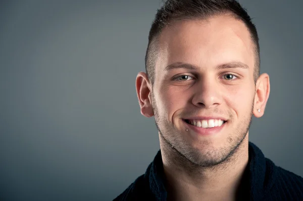 Young happy boy close up portrait against grey background — Stock Photo, Image