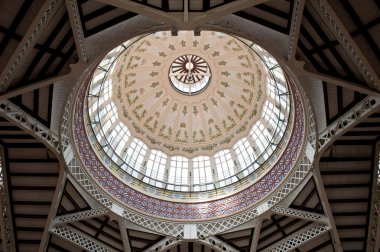 tavan görünümü içinde. Valencia, İspanya merkez çarşı