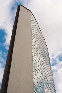 Milan, İtalya - 31 Nisan: pirelli Kulesi mimarı gio ponti tarafından öngörülen gökdelendir. 1960 yılında tamamlanması, 127 m., İtalya'da en yüksek binası olduğunu. 31 Mayıs 2012 Milano, İtalya