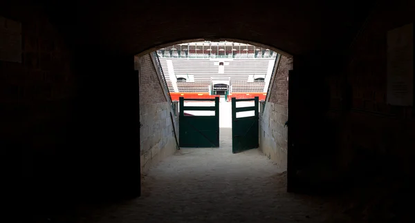 Porta para Plaza de toros (praça) em Valência, Espanha. O estádio foi construído pelo arquiteto Sebastian Monleon em 1851. — Fotografia de Stock