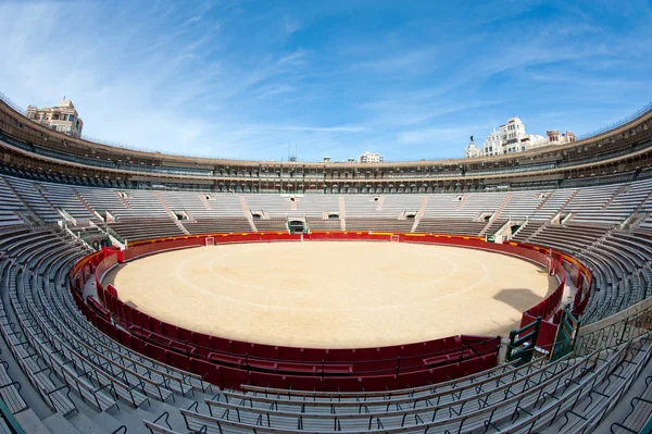 Vue intérieure de la Plaza de toros (arène) à Valence, Espagne. Le stade a été construit par l'architecte Sebastian Monleon en 1851 — Photo