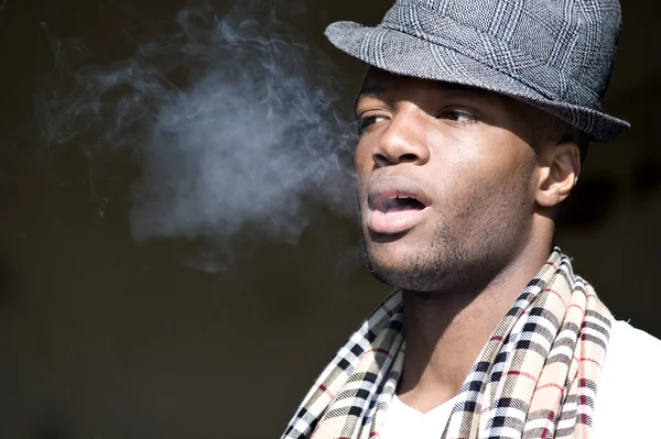 Black man smoking portrait with hat — Stock Photo, Image