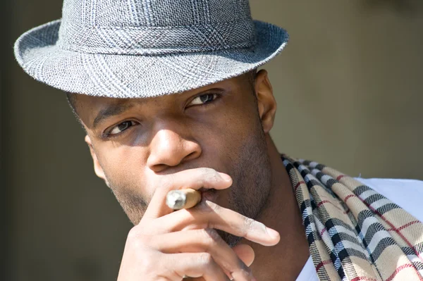 Black man smoking cigar portrait with hat — Stock Photo, Image