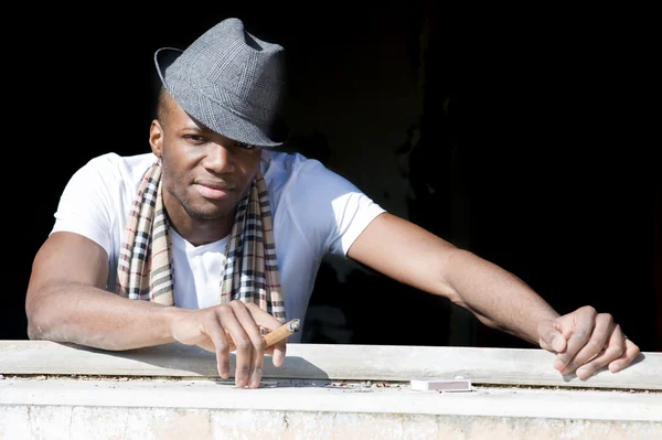 Black man smoking cigar portrait with hat — Stock Photo, Image