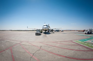 Bologna, İtalya - 29 Mart: yatılı ryanair jet hava almaya hazırlanıyor