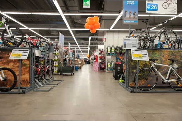 BOLOGNA, ITALY - FEBRUARY 4: Decathlon Sport Store, February 4, — Stock Photo, Image