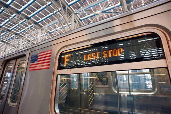 New York - 27 juni: Station van de metro Stillwell Avenue — Stockfoto