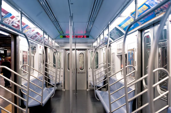 New York City - 27. Juni: leerer U-Bahn-Waggon am 27. Juni 2012 in — Stockfoto