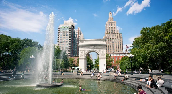 NUEVA YORK CITY - 28 DE JUNIO: Washington Square Park, con 9.75 acres — Foto de Stock