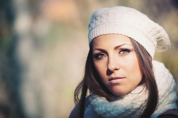 Jonge vrouw herfst portret — Stockfoto