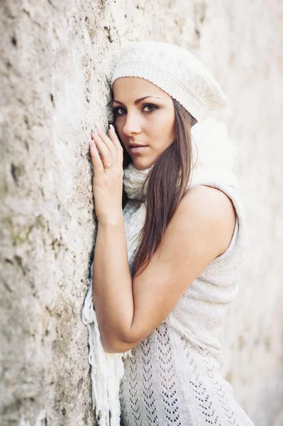 Piękna młoda kobieta zimowy portret — Zdjęcie stockowe