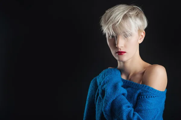 Confident girl portrait with blue sweater and red lipstick isolated against black background — Stock Photo, Image