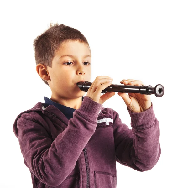 Dziecko gra flecie, na białym tle — Zdjęcie stockowe