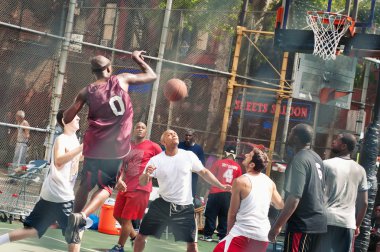 New york city - Haziran 28: Batı 4 sokaklar ikonik basketbol sahası, 
