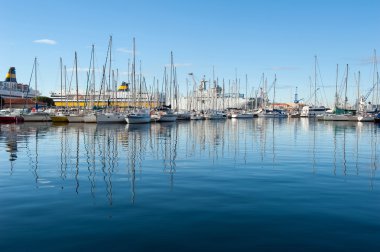Yelkenli tekneler limanda toulon, Fransa