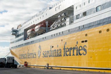 Toulon, Fransa - 2 Ocak: toulon harbou yatılı Feribot Tekne
