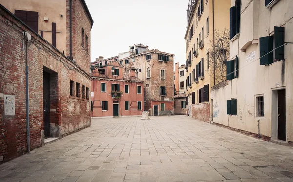 Typische plein van Venetië, Italië. — Stockfoto
