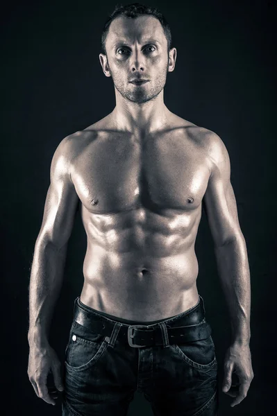 Confident young man shirtless portrait against black background. — Stock Photo, Image