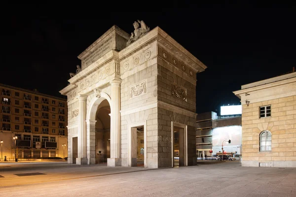 Porta Garibaldi ancient city entrance. Milan, Italy. — Stock Photo, Image