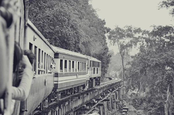 Train sur le chemin de fer mort — Photo