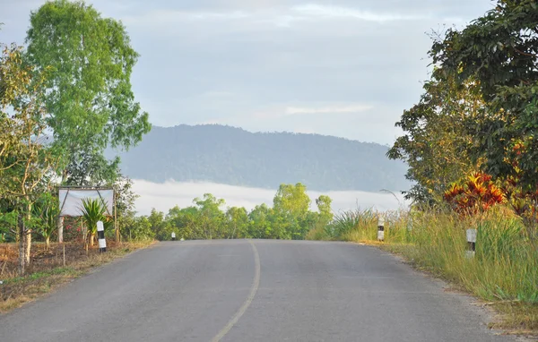 Vista de niebla por la mañana temprano —  Fotos de Stock