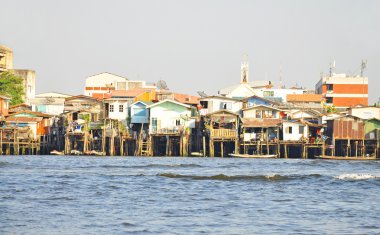 chao phraya Nehri boyunca evler.
