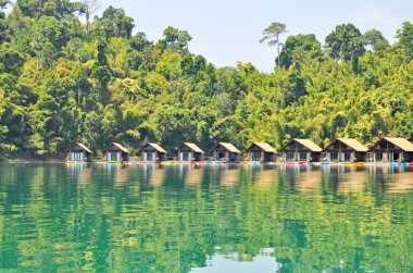 ratchaprapha Barajı resort