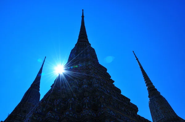 Silhouet van pagode in wat pho — Stockfoto