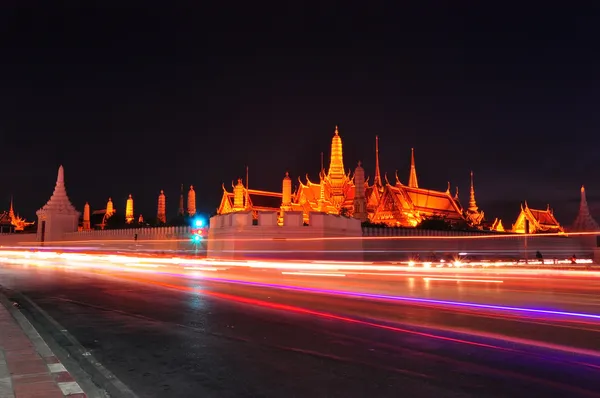 Wat phra kaew in de nacht — Stockfoto