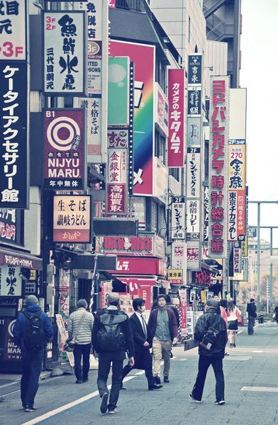 Människor i shinjuku — Stockfoto