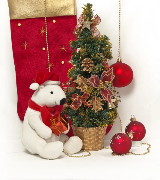 White Teddy Bear dengan pohon Natal — Stok Foto