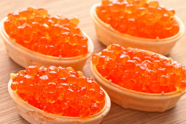 Caviar rojo, esparcido en cuatro capitulos de gofres —  Fotos de Stock