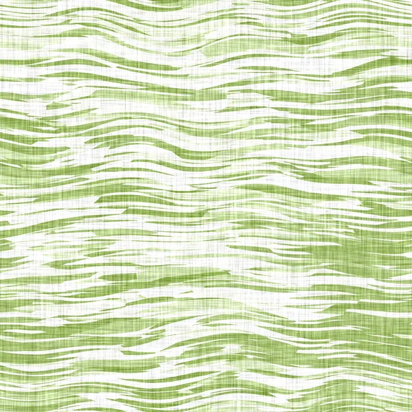 손상된 줄무늬와 텍스처 배경을 연결하는 거야. 유기적 이지 않은 불규칙 한 섬유 패턴이야. 현대의 플레인 2 톤은 가정용 데 코를 위한 스프링 직물이다. 사방에 있는 농장 증평 양식의 소박 한 녹색. — 스톡 사진